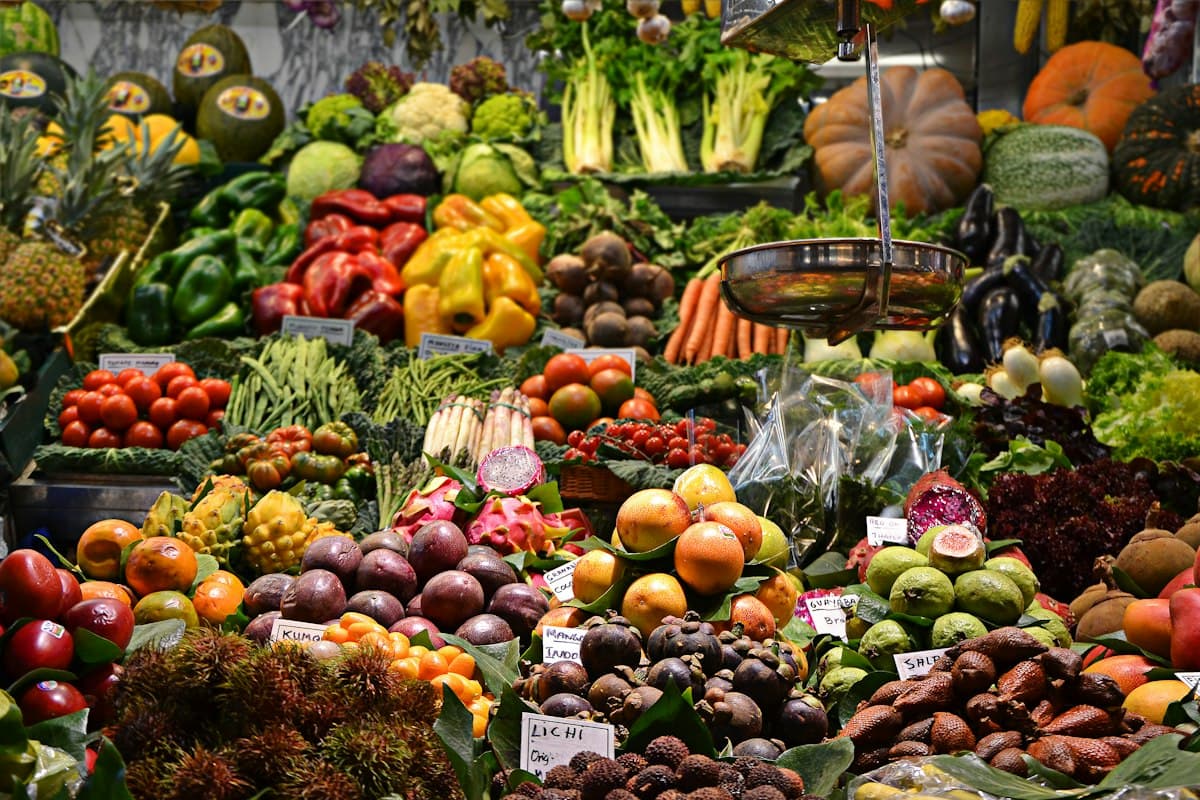 Fresh vegetables at a neighbourhood grocery store, for kirana store app development